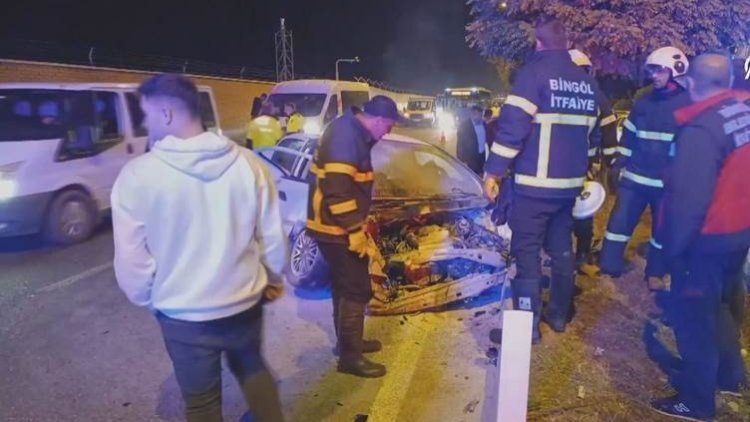 Bingöl'de 2 ayrı kazada 12 kişi yaralandı