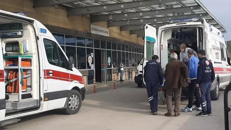 Antep'te minibüs devrildi: 18 yaralı