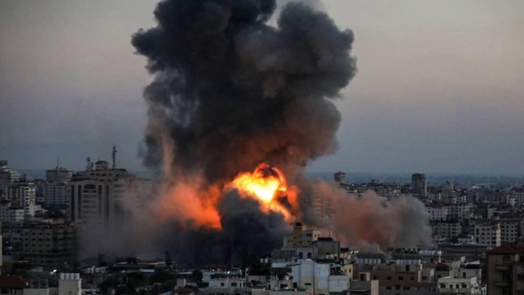 Gazze'nin merkezindeki mahalleye hava saldırısı: En az 50 ölü