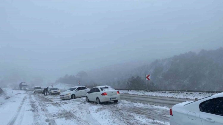 Kürt kentlerinde kar yağışı: Yüzlerce köy ve mahalle yolu kapandı