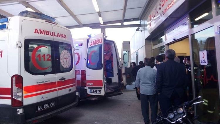 Urfa'da Minibüs ve Otomobil Çarpıştı: 12 Yaralı
