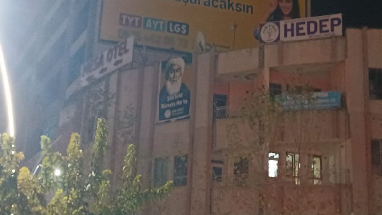  DEM Parti Batman’daki parti binasına Şeyh Said'in posterini astı
