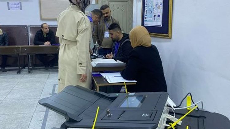 Irak il meclisi seçimleri için genel oylama başladı