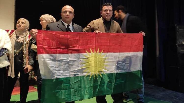 Tunus: Kürt Tiyatro gurubu katıldıkları festivalde Kürt bayrağı altında yarışmak istedi