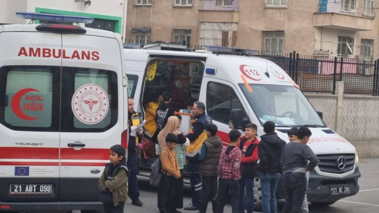 Diyarbakır ve Urfa'da gıda zehirlenmesi: Çok sayıda öğrenci hastaneye kaldırıldı