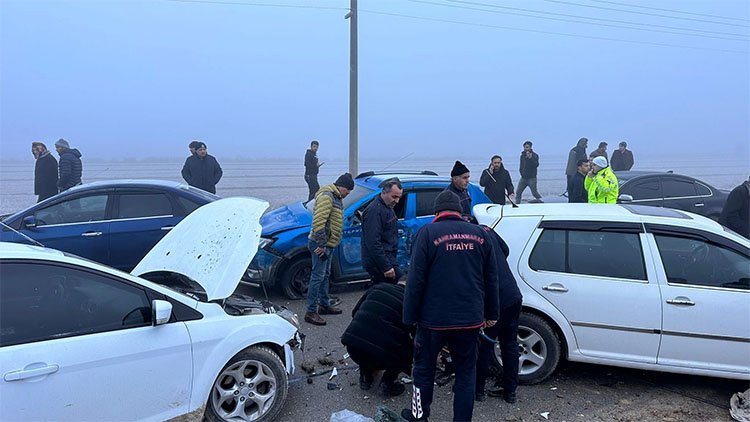 Maraş'ta 22 araçlık iki zincirleme kaza