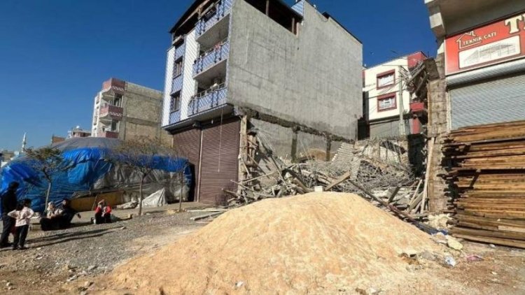 Antep’te inşaatta çökme: 1’i ağır 2 işçi yaralı