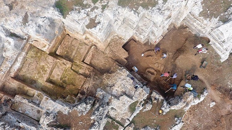 Diyarbakır'da eski taş ocağındaki kazıda 54 çocuğa ait mezarlık bulundu