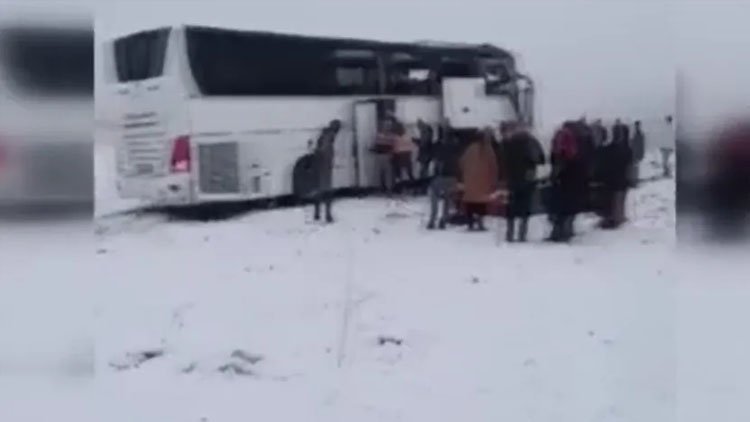 Kars'ta otobüs kazası: Ölü ve yaralılar var