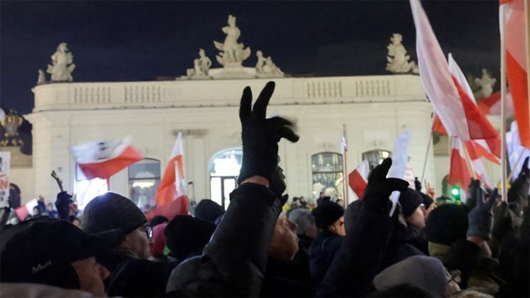 Avrupa ülkesinde kriz: Polis Cumhurbaşkanlığı Sarayı'nı basıp iki vekili gözaltına aldı