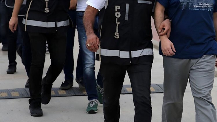 İnterpol'ün kırmızı bültenle aradığı 10 kişi Türkiye'de yakalandı
