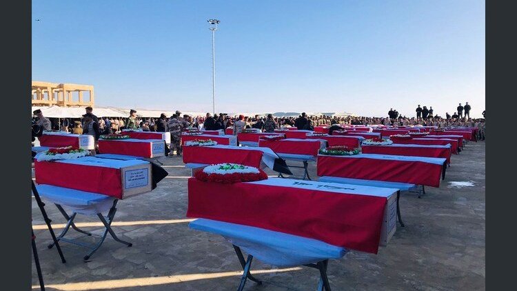 IŞİD'in katlettiği 41 Ezidi Kürdün naaşı Şengal'de toprağa veriliyor