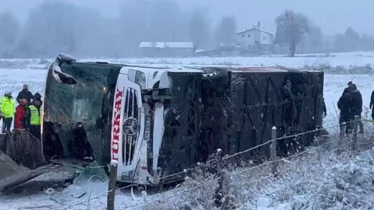 Kastamonu'da yolcu otobüsü devrildi: Altı ölü, 33 yaralı