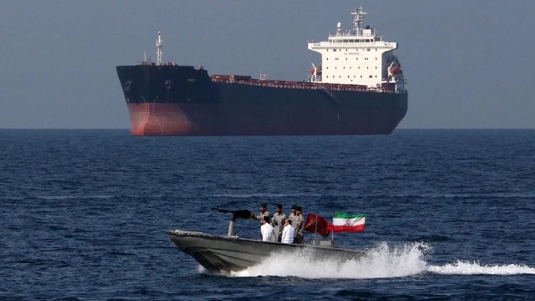 İran, Basra Körfezi'nde kaçak akaryakıt taşıyan gemiye el koydu