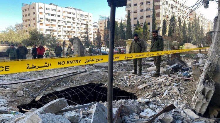 İsrail'den Suriye'deki Hizbullah karargahına saldırı