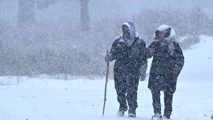 Doğu Kürdistan'da kar esareti: Birçok ilde okullar tatil edildi