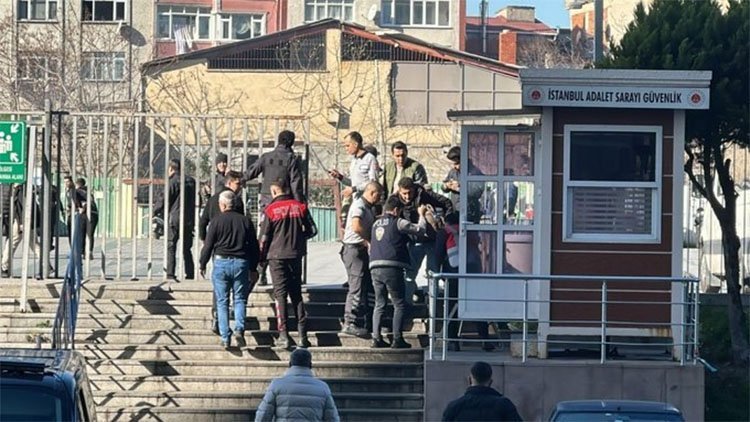 İstanbul Adliyesi önünde polis noktasına saldırı