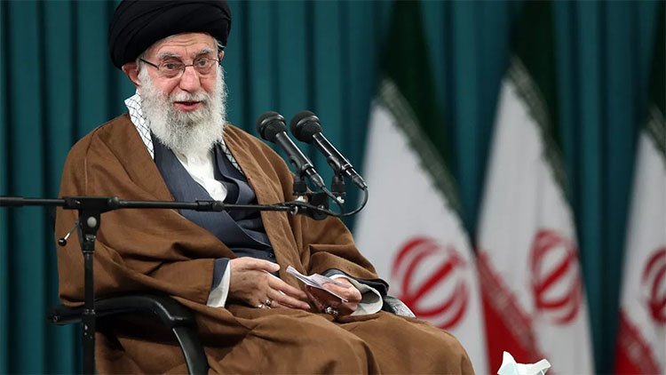 İran lideri, Facebook ve Instagram'da yasaklandı