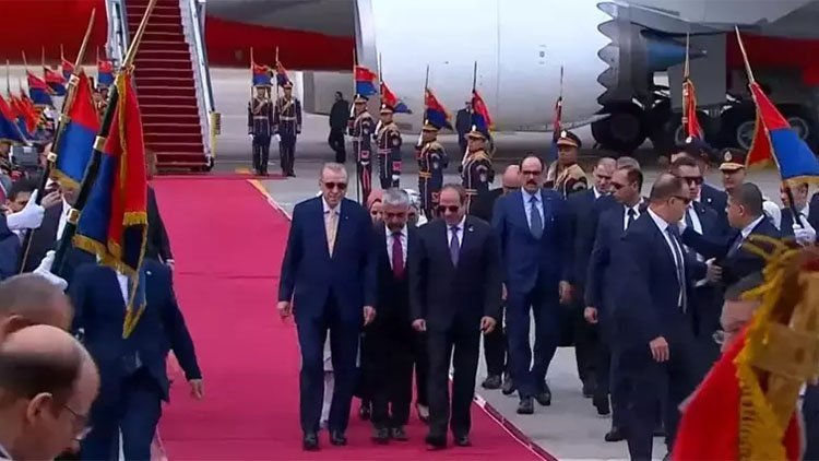 Türkiye Cumhurbaşkanı,12 yıl sonra Mısır'da