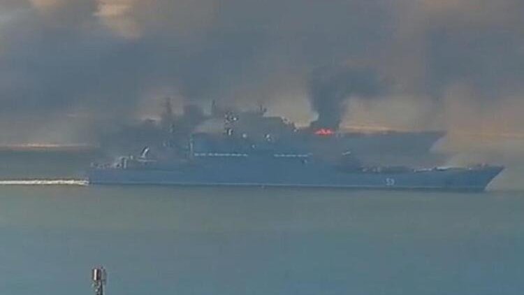 Ukrayna: Rus çıkarma gemisi Karadeniz'de vurularak batırıldı