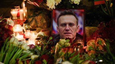 Rus muhalif Navalni'nin cenazesi annesine teslim edildi