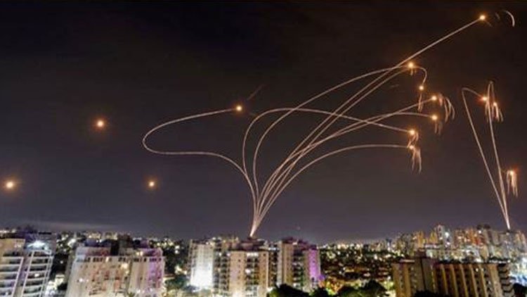 Hizbullah, İsrail'e çok sayıda füze fırlattı