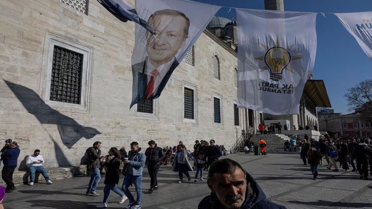 Reuters: Parçalanmış muhalefet Erdoğan'ın İstanbul'u geri kazanma umutlarını artırıyor