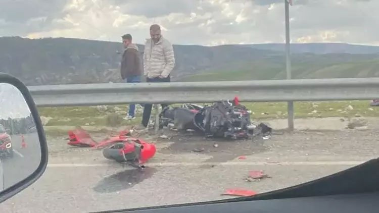 Siirt'te feci kaza! Motosikletle bariyerlere çarpan üsteğmen hayatını kaybetti