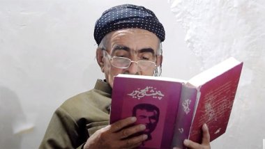 Katıldığı kursta 76 yaşında Kürtçe okuma-yazmayı öğrendi