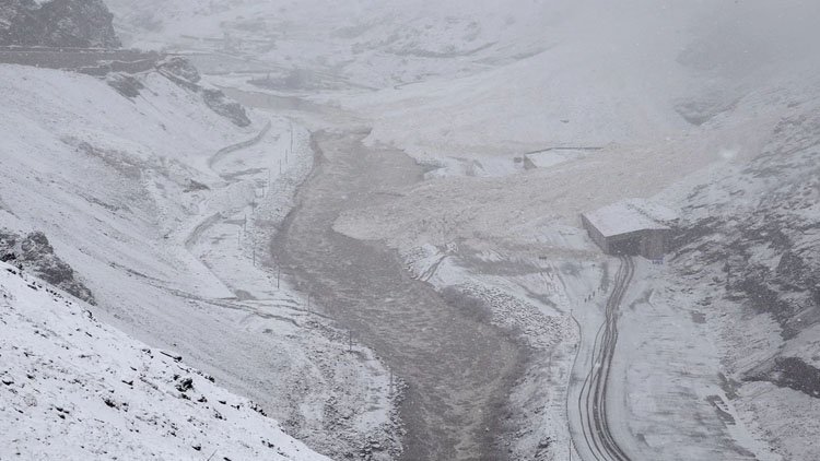 Hakkari-Çukurca kara yolu çığ nedeniyle kapandı